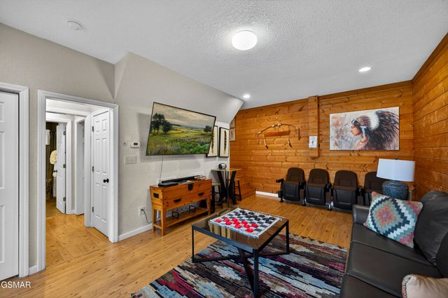 2307 Smoky Mountain Court, Gatlinburg, TN 37738