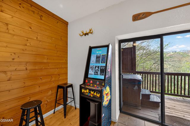 2307 Smoky Mountain Court, Gatlinburg, TN 37738