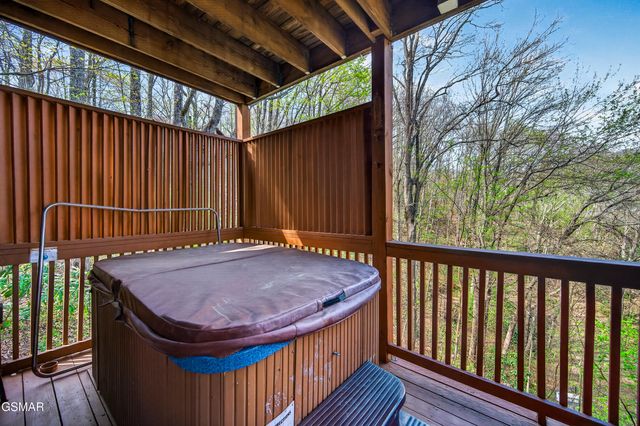 2307 Smoky Mountain Court, Gatlinburg, TN 37738