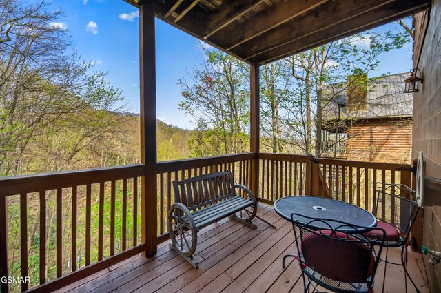 2307 Smoky Mountain Court, Gatlinburg, TN 37738