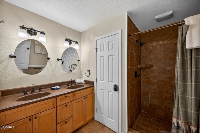 2307 Smoky Mountain Court, Gatlinburg, TN 37738