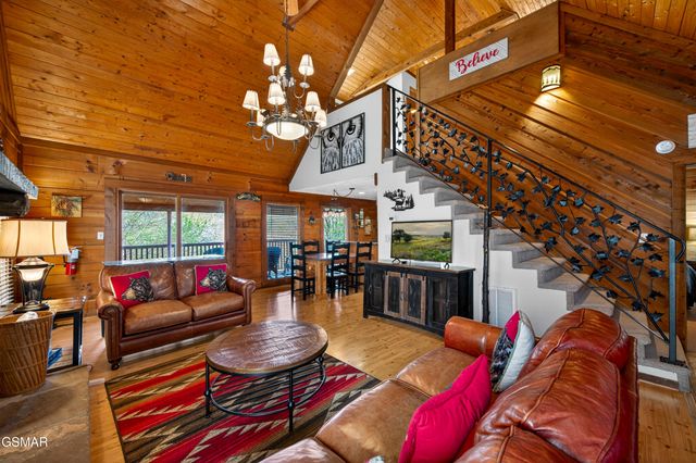 2307 Smoky Mountain Court, Gatlinburg, TN 37738