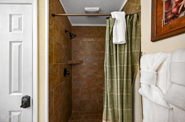 2307 Smoky Mountain Court, Gatlinburg, TN 37738