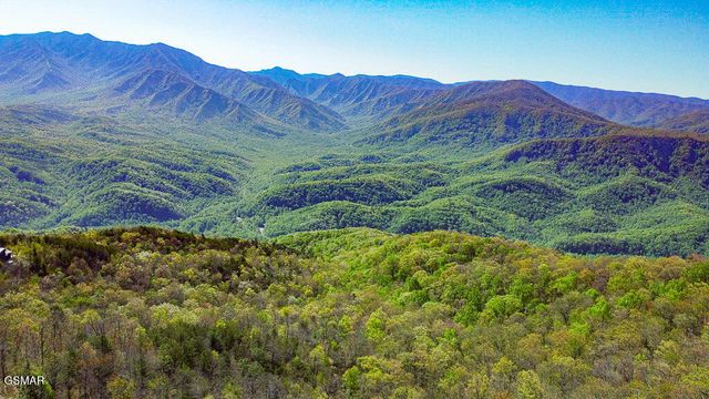 2307 Smoky Mountain Court, Gatlinburg, TN 37738