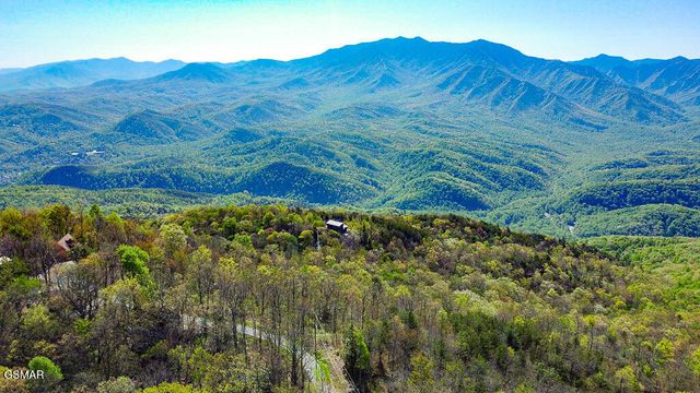 2307 Smoky Mountain Court, Gatlinburg, TN 37738