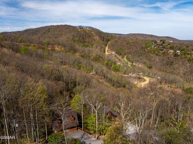 2307 Smoky Mountain Court, Gatlinburg, TN 37738