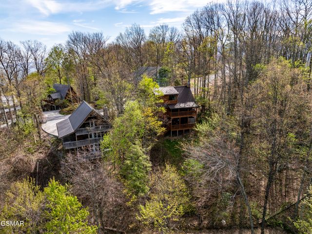 2307 Smoky Mountain Court, Gatlinburg, TN 37738