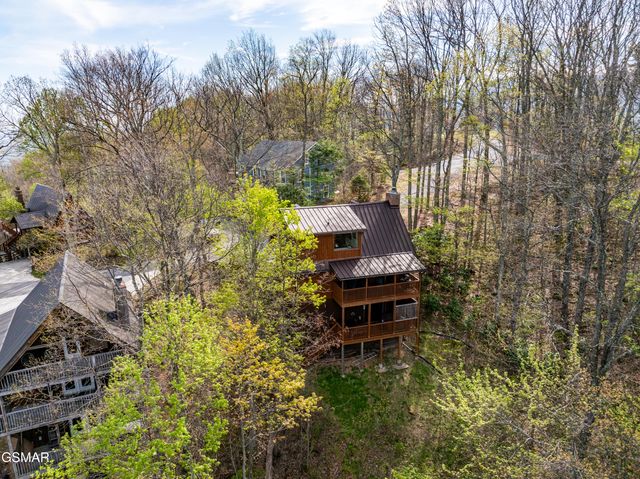 2307 Smoky Mountain Court, Gatlinburg, TN 37738