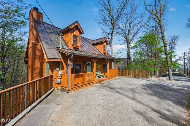2307 Smoky Mountain Court, Gatlinburg, TN 37738