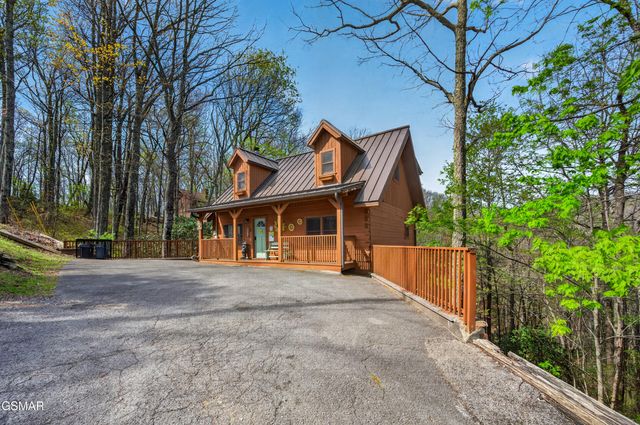 2307 Smoky Mountain Court, Gatlinburg, TN 37738