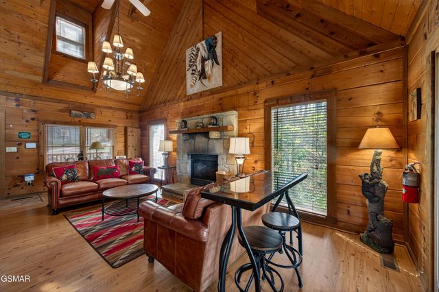 2307 Smoky Mountain Court, Gatlinburg, TN 37738