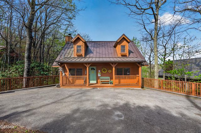 2307 Smoky Mountain Court, Gatlinburg, TN 37738