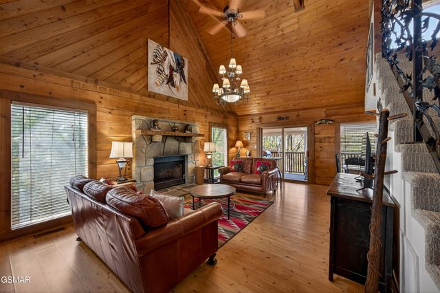 2307 Smoky Mountain Court, Gatlinburg, TN 37738