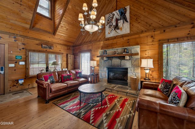 2307 Smoky Mountain Court, Gatlinburg, TN 37738