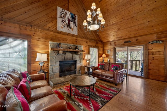 2307 Smoky Mountain Court, Gatlinburg, TN 37738