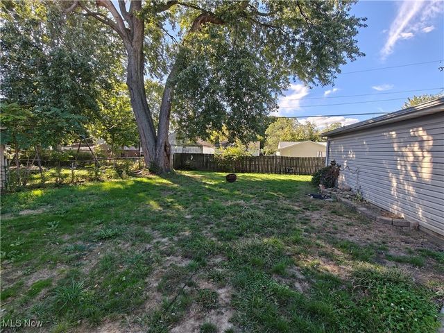 2215 Willowrow Avenue NE, Canton, OH 44705