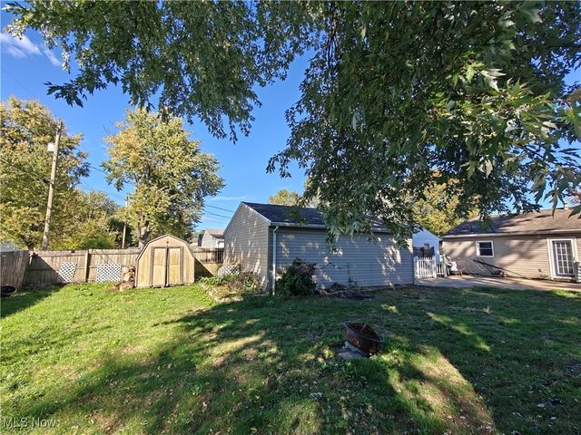 2215 Willowrow Avenue NE, Canton, OH 44705