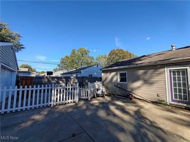 2215 Willowrow Avenue NE, Canton, OH 44705