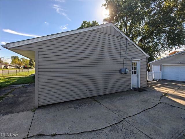 2215 Willowrow Avenue NE, Canton, OH 44705