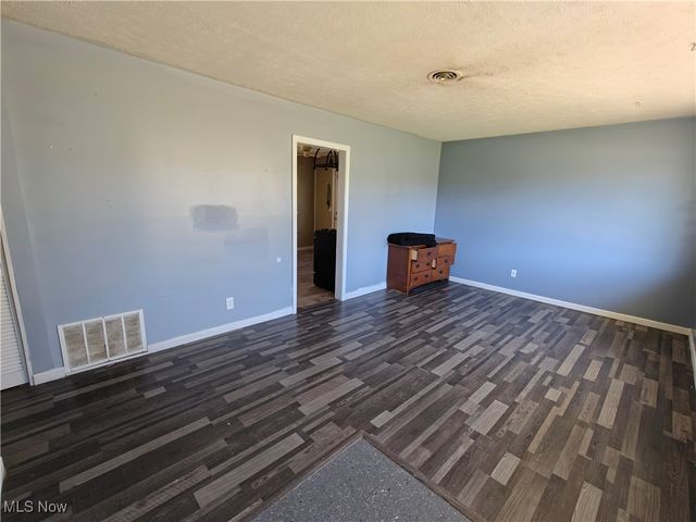 2215 Willowrow Avenue NE, Canton, OH 44705