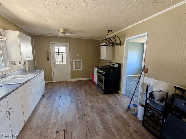 2215 Willowrow Avenue NE, Canton, OH 44705