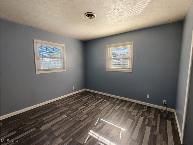 2215 Willowrow Avenue NE, Canton, OH 44705