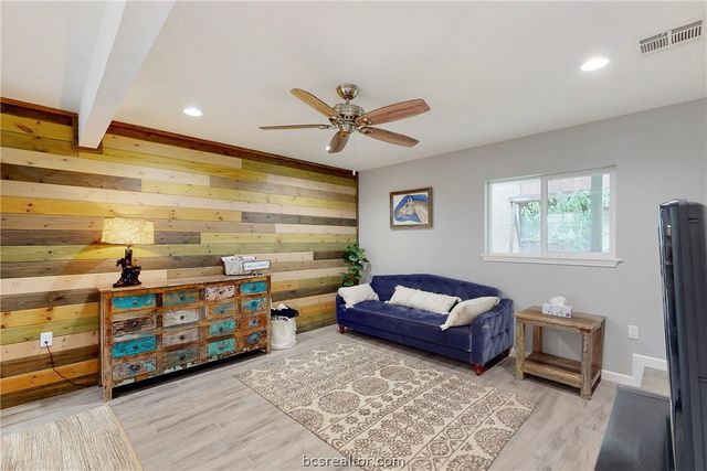 513 Boyett Street 1, College Station, TX 77840
