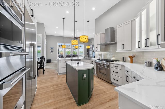 18124 Meridian Road, Grosse Ile Township, MI 48138