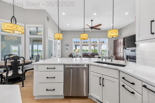 18124 Meridian Road, Grosse Ile Township, MI 48138