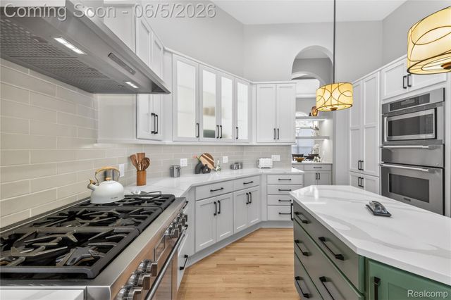 18124 Meridian Road, Grosse Ile Township, MI 48138