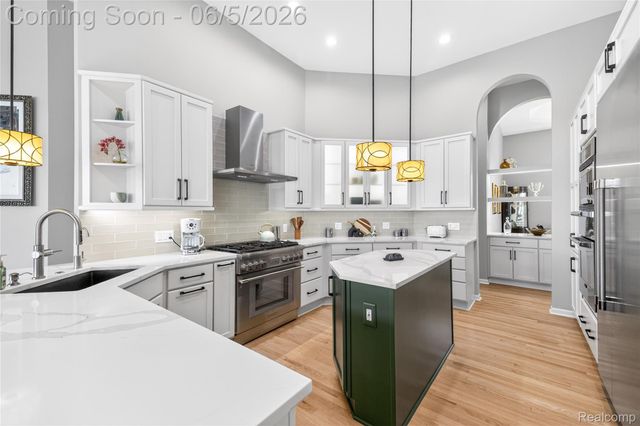 18124 Meridian Road, Grosse Ile Township, MI 48138