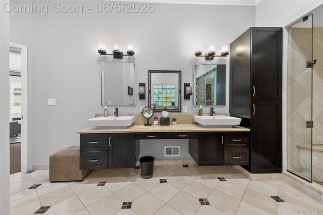 18124 Meridian Road, Grosse Ile Township, MI 48138
