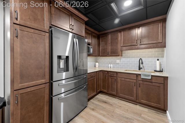 18124 Meridian Road, Grosse Ile Township, MI 48138