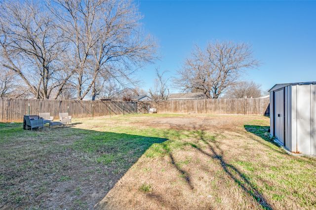 7021 Newberry Court E, Fort Worth, TX 76120