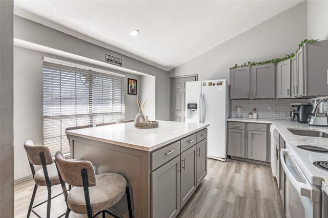 7021 Newberry Court E, Fort Worth, TX 76120