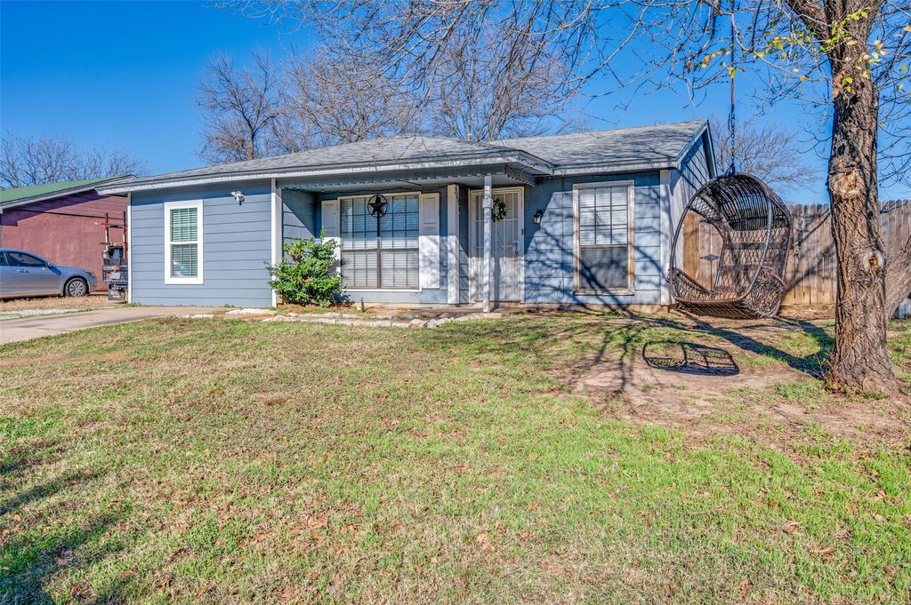 7021 Newberry Court E, Fort Worth, TX 76120