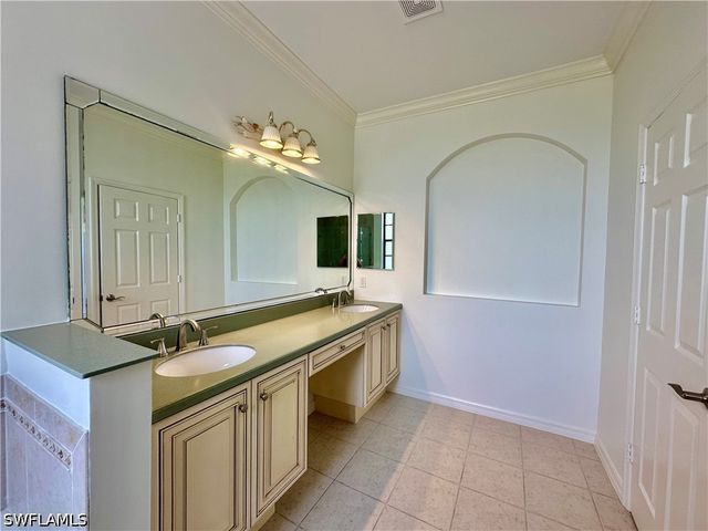 15031 Summit Place CIR 42, Naples, FL 34119