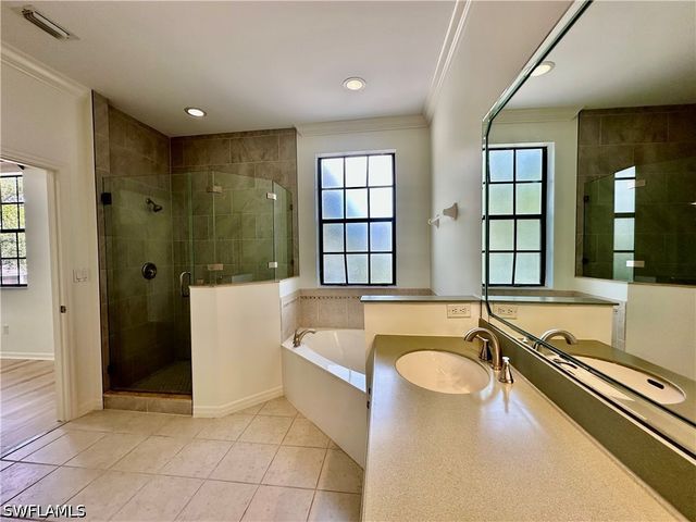 15031 Summit Place CIR 42, Naples, FL 34119