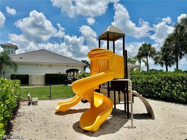 15031 Summit Place CIR 42, Naples, FL 34119