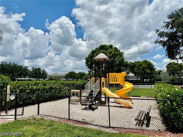 15031 Summit Place CIR 42, Naples, FL 34119