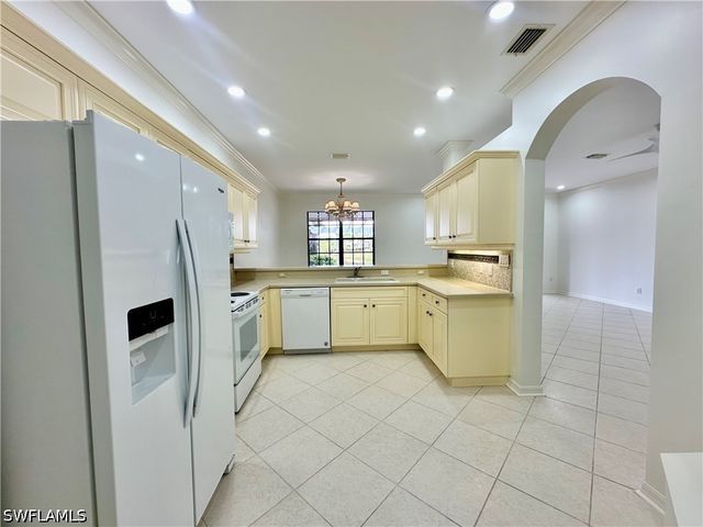 15031 Summit Place CIR 42, Naples, FL 34119