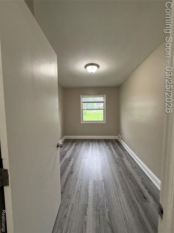 19071 Toepfer Drive, Eastpointe, MI 48021