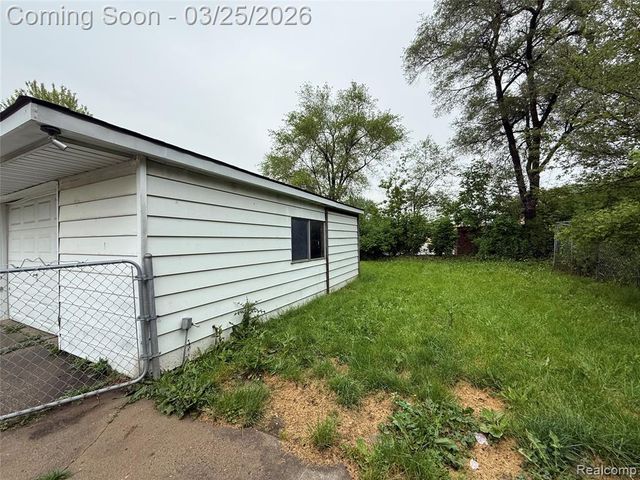 19071 Toepfer Drive, Eastpointe, MI 48021