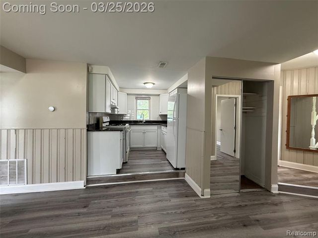 19071 Toepfer Drive, Eastpointe, MI 48021