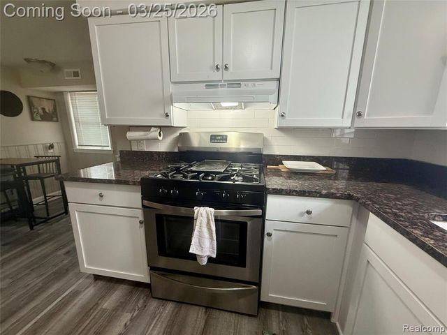 19071 Toepfer Drive, Eastpointe, MI 48021