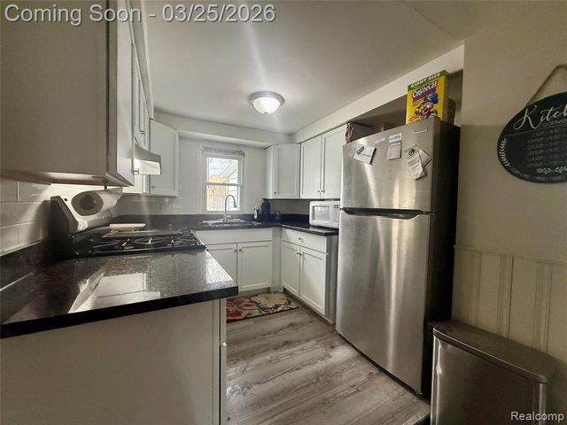 19071 Toepfer Drive, Eastpointe, MI 48021