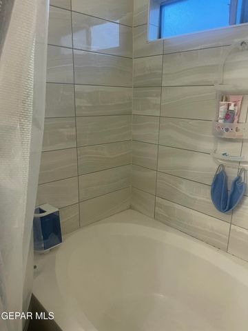 809 Desert Moon Drive, Horizon City, TX 79928