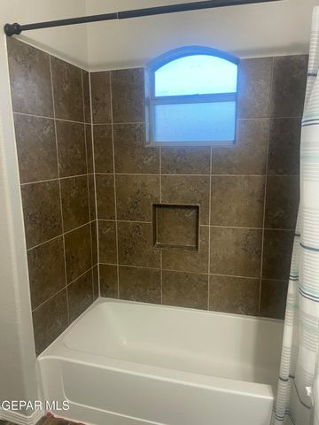 809 Desert Moon Drive, Horizon City, TX 79928