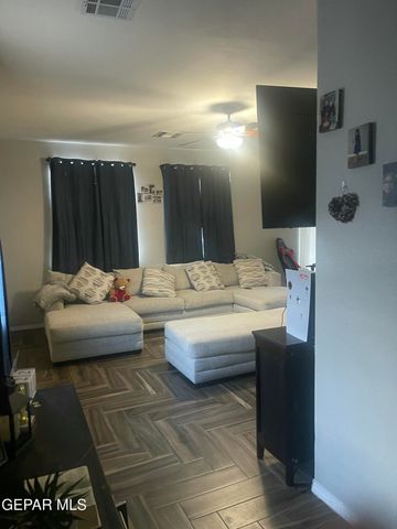 809 Desert Moon Drive, Horizon City, TX 79928