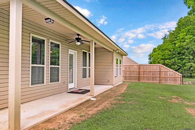 3250 Orleans Quarters Dr, Brusly, LA 70719